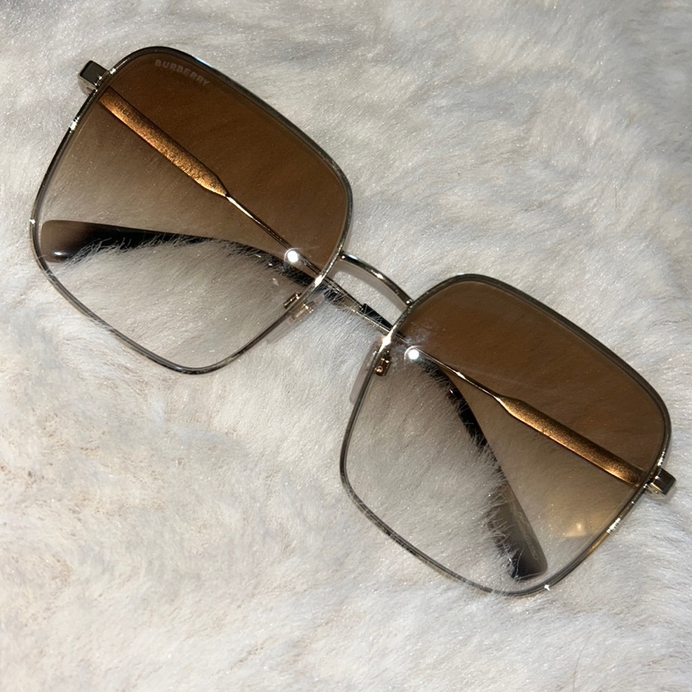 Burberry sunglasses - Picture 3 of 4